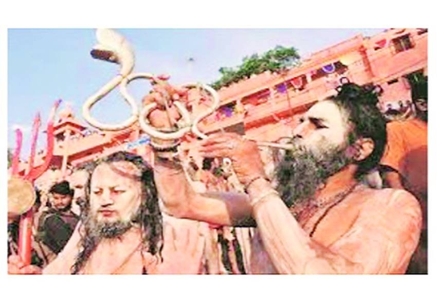 हिंदू अखाड़े और संत।