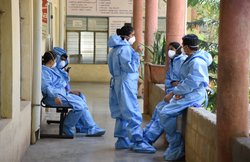 कोरोना: 7 दिन में मर गए 500 लोग, 50 से 100 पहुंची रोज की संख्या, PIB नहीं दे रहा मौतों का आंकड़ा