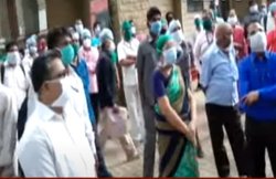 Cornavirus: Covid-19 वार्ड के कर्मचारी को नहीं मिली सिक लीव, मौत के बाद KEM अस्पताल के चिकित्सकों का हंगामा