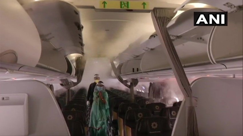 हर उड़ान से पहले और उड़ान के बाद फ्लाइट को सैनिटाइज भी किया जा रहा है।