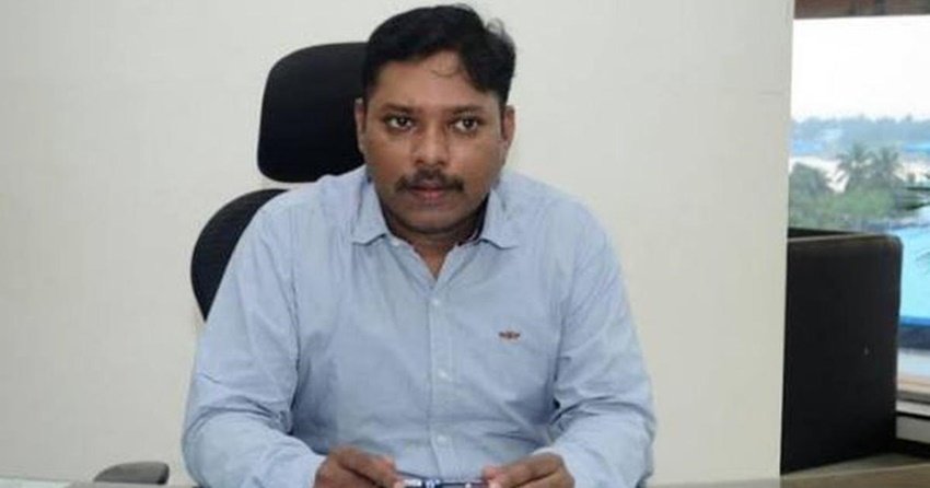 कर्नाटक काडर के आईएएस अफसर एस शशिकांत सेंथिल ने 6 सितंबर 2019 को इस्तीफा दे दिया था। उन्होंने इस्तीफा देते हुए लिखा था- मैंने प्रशासनिक पद से इस्तीफा देने का फैसला इसलिए लिया है क्योंकि मुझे लगता है कि आज अभूतपूर्व तरीके से लोकतंत्र के संस्थानों को दबाया जा रहा है। मौलिक अधिकारियों को ब्लॉक कर दिया गया है। ऐसे में मैं सिविल सर्विस में रहना अनैतिक समझता हूं। (Photo: Twitter)