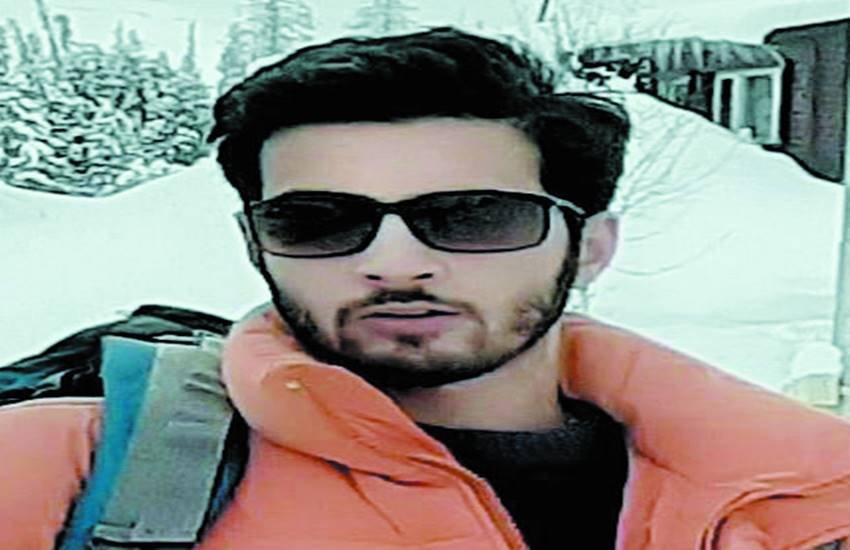 आइआइटी बॉम्बे के स्नातकोत्तर छात्र जुल्कार। आइआइटी बॉम्बे के स्नातकोत्तर छात्र जुल्कार।