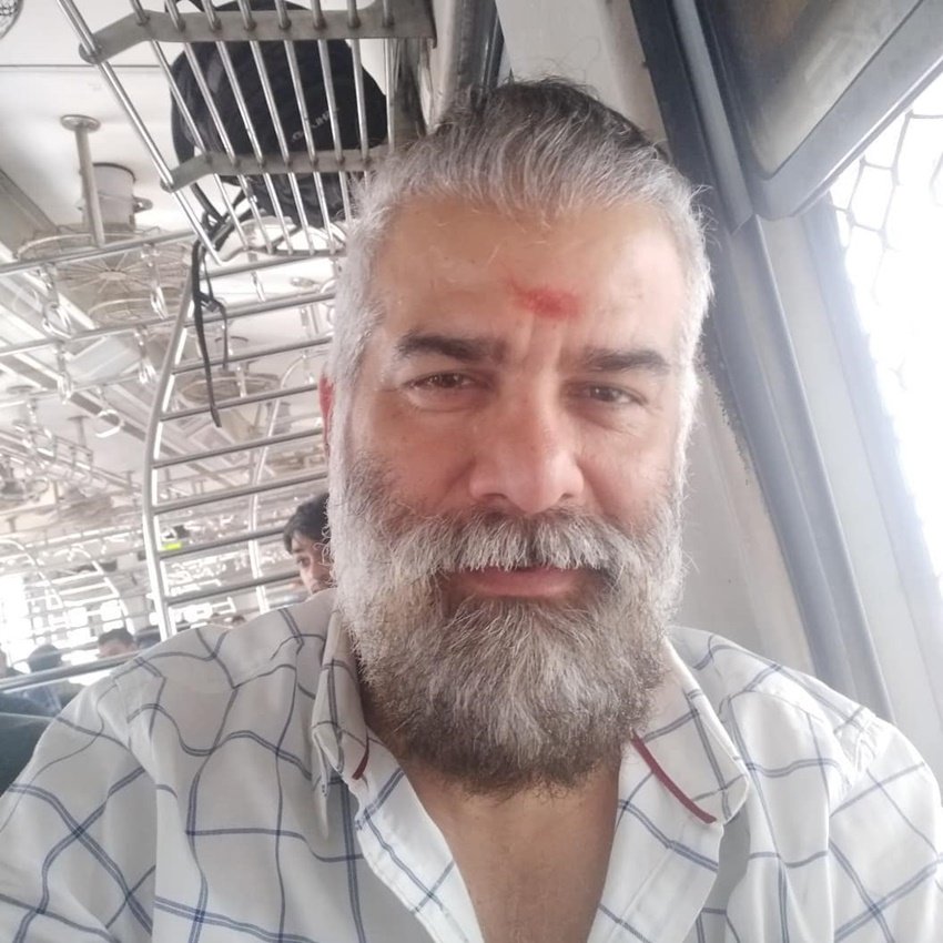 हिमांशु इन दिनों हिंदी मनोरंजन जगत से दूर हैं। वह गुजराती सीरियल्स में काम कर रहे हैं।