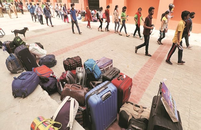 यूपी सरकार ने अप्रैल में लॉकडाउन के बीच कोटा में फंसे छात्रों को बस भेजकर निकाला था। 