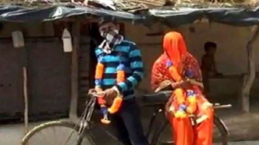 उत्तर प्रदेश के हमीरपुर में रहने वाले एक युवक ने एक दिन तड़के अंधेरे में गांव से 100 किलोमीटर दूर होने वाली ससुराल का रास्ता तय किया। वहां लड़की को साइकल पर बिठाया और अपने घर ले आया।