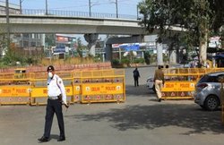 MHA Lockdown 3.0 Guidelines: रेड जोन को राहत नहीं; ऑरेंज जोन में कैब को मंजूरी, ‘2 गज की दूरी’ के साथ ग्रीन जोन में खुलेगी शराब की दुकानें