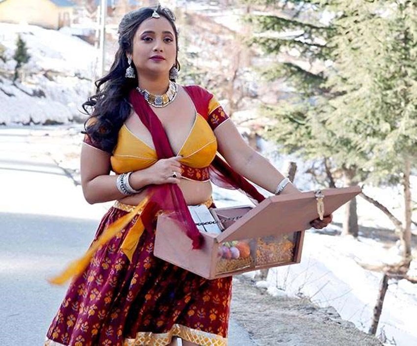 कड़कड़ाती ठंड में मस्तराम की शूटिंग को लेकर रानी ने अपने हालिया इंटरव्यू में बताया है कि उन्हें श्रीदेवी का नाम लेकर -5 डिग्री तापमान में शूट के लिए मोटिवेट किया जाता था। रानी ने बताया कि डायरेक्टर कहते थे कि चांदनी के लिए बर्फीली पहाड़ियों पर श्रीदेवी ने सिर्फ साड़ी में शूट किया था। रानी ने बताया कि श्रीदेवी हमेशा से उनकी आदर्श रही हैं इसीलिए मुझे उनके नाम से सही में मोटिवेशन भी मिलता था।