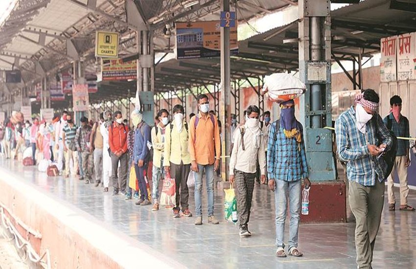 देशभर में अब तक हजारों की संख्या में प्रवासी मजदूर अपने काम वाले राज्यों को छोड़कर पैदल सफर कर ही घर पहुंच चुके हैं। 