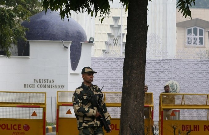 पाकिस्तान को झटकाः आतंकी और जासूसी गतिविधियों को लेकर अब PAK उच्चायोग के कर्मचारियों की संख्या आधी करेगा इंडिया