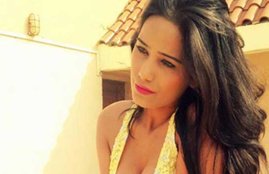 Poonam Pandey, Poonam Pandey Arrested By Mumbai Police, Poonam Pandey Hot Moves, Poonam Pandey Pictures, Poonam Pandey News, Poonam Pandey in Hindi, Poonam Pandey Break Lockdown, Poonam Pandey Drive a Car in Marine Drive in Lockdown, Lockdown, Corona Virus, entertainment news, bollywood news, television news