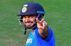 VIDEO: ऋषभ पंत प्रैक्टिस के लिए 2 बजे रात में दिल्ली के लिए पकड़ते थे बस, छठी क्लास में क्रिकेटर बनने के बारे में किया था तय