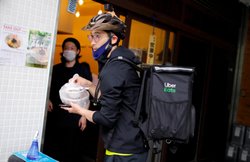 लॉकडाउन: ओलंपिक पदक विजेता घर-घर जाकर बेच रहा खाना, जानिए क्यों उठाया ऐसा कदम