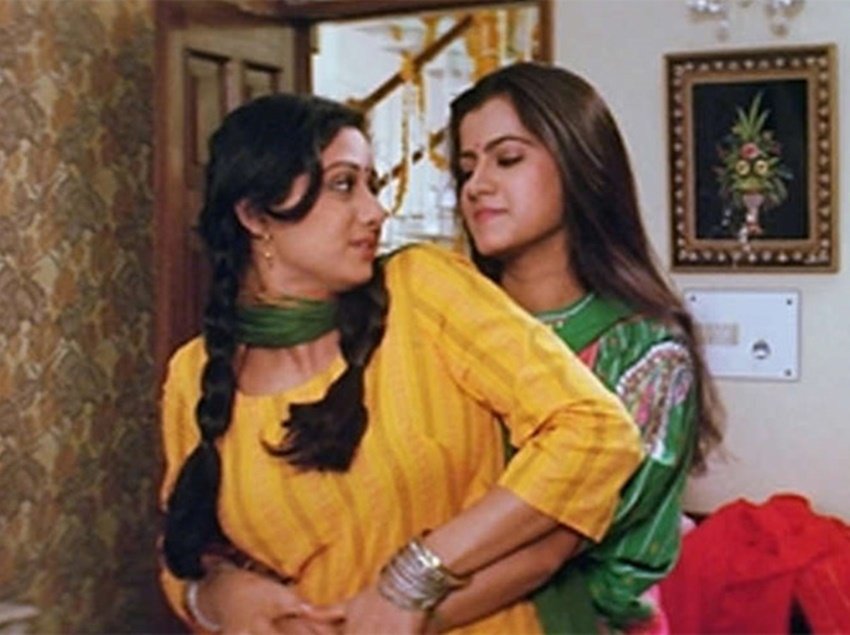 चांदनी फिल्म में रेनु ने श्रीदेवी की सहेली का किरदार निभाया था। इसके अलावा रेनु कुछ दूसरी फिल्मों में भी दिखीं। हालांकि उनका करियर ज्यादा दिन नहीं चला और वह गुमनाम हो गईं।