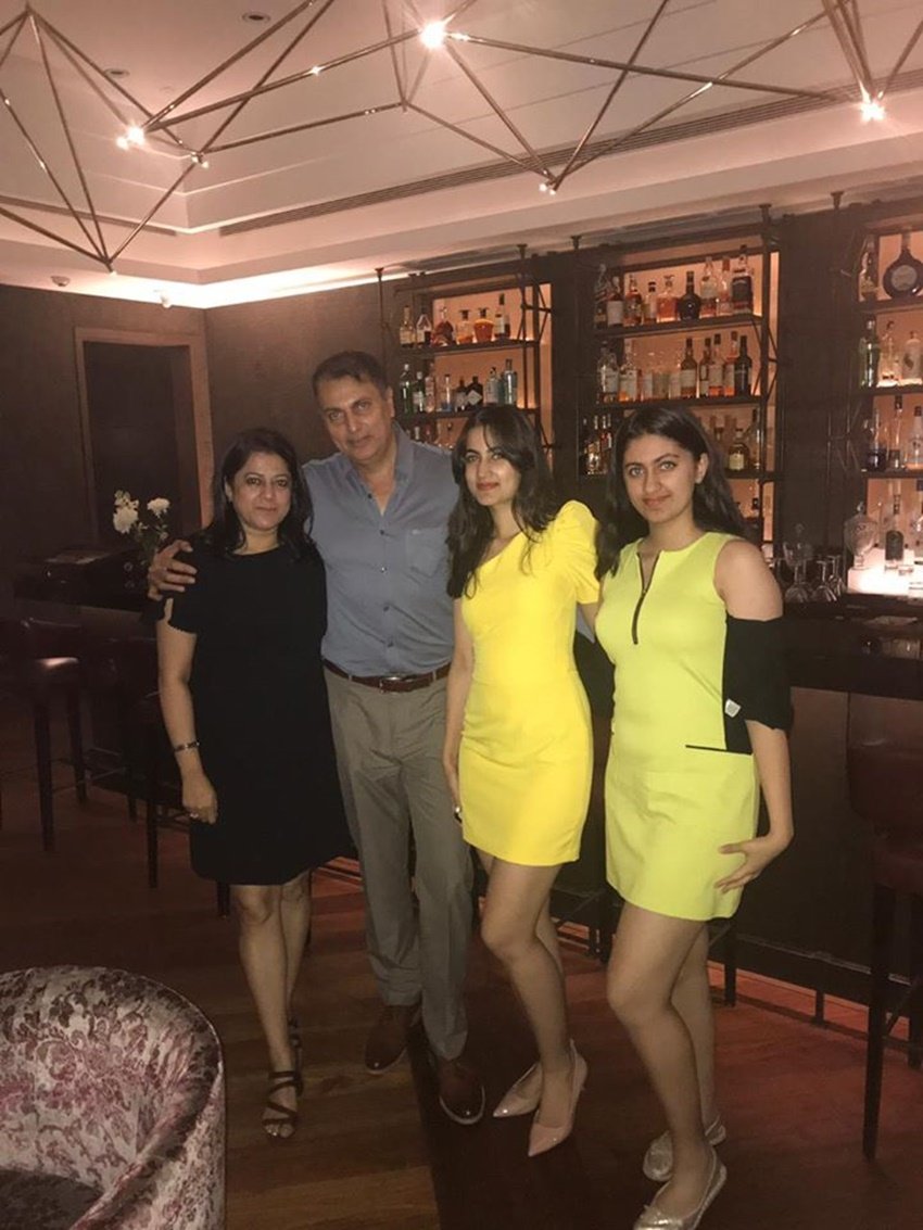 रेनु की दो बेटियां हैं। रेनु के पति नोएडा की ही एक कंपनी में काम करते हैं।