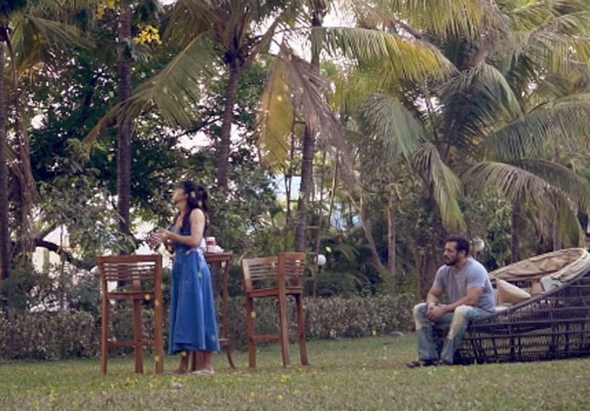 सलमान को ये गाना बनाने में टेक्निकल दिक्कतों का भी सामना करना पड़ा। दरअसल वहां नेट काफी स्लो काम कर रहा था।