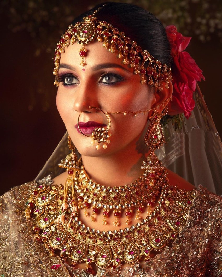 Sapna Choudhary: हरियाणवी डांसर और सिंगर सपना चौधरी सोशल मीडिया पर काफी एक्टिव रहती हैं। वह आए दिन अपनी लेटेस्ट तस्वीरें और वीडियोज फैंस के साथ शेयर करती रहती हैं। हाल ही में सपना चौधरी ने दुल्हन के लिबास में फोटोशूट की अपनी तस्वीरें इंस्टाग्राम पर शेयर कीं। सपना इन तस्वीरों में बेहद खूबसूरत नजर आईं।