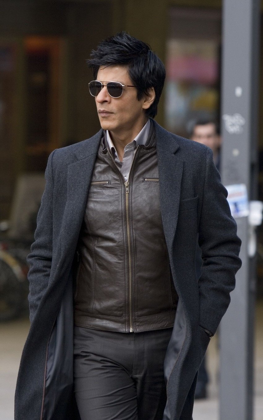 4. कोलकाता नाइट राइडर्स: IPL टीम कोलकाता नाइट राइडर्स (KKR) में रेड चिलीज एंटरटेनमेंट की 55 प्रतिशत की हिस्सेदारी है। यहां से भी शाहरुख खान की बेहद मोटी कमाई होती है।