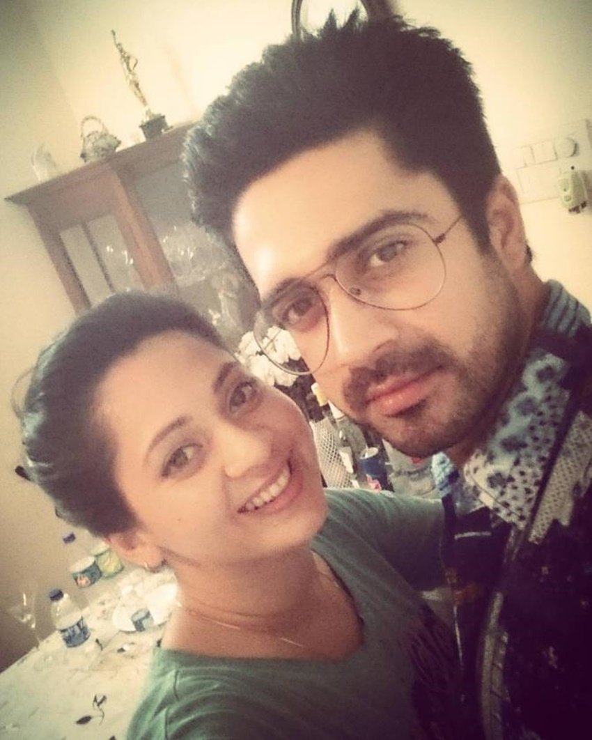 Avinash Sachdev - Shalmalee Desai: 'इस प्यार को क्या नाम दूं' में देवर भाभी का किरदार निभाने वाले इस कपल ने साल 2015 में शादी कर ली थी। दोनों के शादी की खबर ने काफी सुर्खियां बटोरी थीं। मगर शादी के दो सालों में ही ऐसे हालात बन गए कि दोनों ने बिना तलाक अलग रहने का फैसला कर लिया।