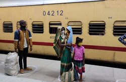 ‘बच्चे भूख से बिलखते रहे, 15 घंटे के सफर के लिए दीं सिर्फ 2 पानी की बोतलें’, स्पेशल ट्रेन से लौटे मजदूरों ने बयां किया दर्द