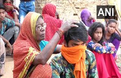 Coronavirus Lockdown in india: तीन साल पहले मरा समझ कर दिया था अंतिम संस्कार, अब कोरोना ने बेटे को मां-बाप से मिलवाया