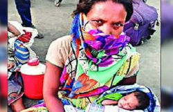 पैदल गांव जा रही मजदूर ने सड़क किनारे बच्चे को दिया जन्म, एक घंटा बाद ही गोद में लेकर चलीं 160 किलोमीटर