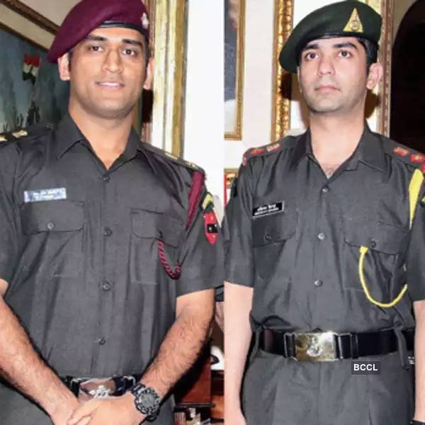 mahendra singh dhoni, abhinav bindra, army, president, pratibha patil, world cup 2011, sachin tendulkar, महेंद्र सिंह धोनी, अभिनव बिंद्रा, सेना, राष्‍ट्रपति, प्रतिभा पाटिल , विश्‍वकप 2011, सचिन तेंदुलकर, lieutenant colonel ck naidu, indian amry, sports, khel, sports news, khel samachar, indian airforce, indian navy