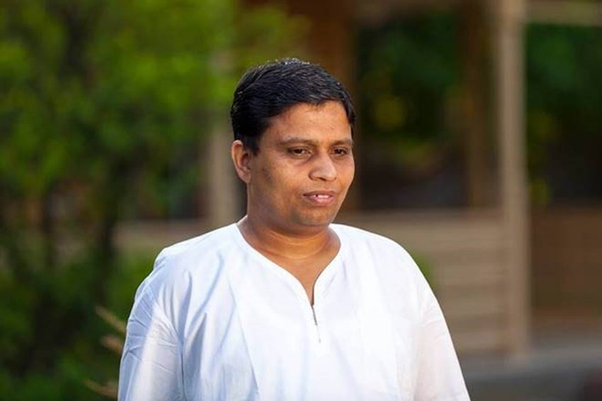 आचार्य बालकृष्ण पतंजलि आयुर्वेद के सह संस्थापक, सीईओ औऱ एमडी हैं। 47 वर्षीय आचार्य बालकृष्ण का नेटवर्थ Rs 10,695 crores ($1.5 billion) का है।