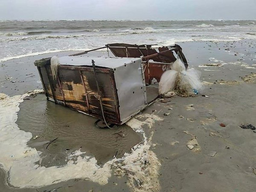 ओडिशा और बंगाल के तटीय इलाकों में तूफान के बाद के हालात काफी चिंताजनक नजर आ रहे हैं। (Photo: PTI)