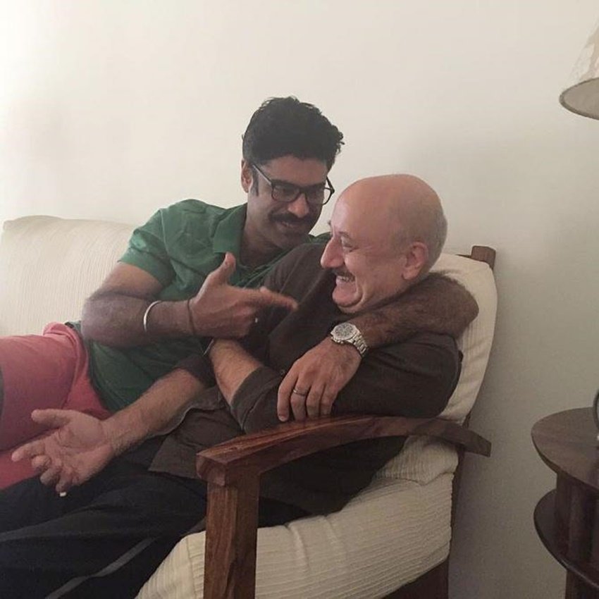 अनुपम खेर ने किरण खेर से शादी की है। किरण खेर की अनुपम से पहले उद्योगपति गौतम बेरी से शादी हुई थी। गौतम और किरण खेर के बेटे हैं सिकंदर खेर। सिकंदर भी एक्टर हैं। सिकंदर अपने सौतेला पिता अनुपम खेर से काफी अच्छी बॉन्डिंग शेयर करते हैं। कई बार सोशल मीडिया और कुछ मीडिया रिपोरर्ट्स ने इस बात की तस्दीक भी की है।