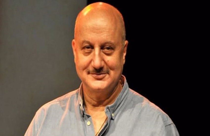 Anupam kher, anupam kher first film, anupam kher mahesh bhatt fight, anupam kher completed his 36 yeasr in industry, anupam kher shares an incident from film saransh, anupam kher throwback, anupam kher debut film, anupam kher national award winning film, hindi entertainment news, bollywood news in Hindi,