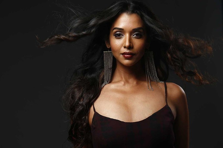 Anupriya Goenka: अनुप्रिया गोयनका आज एक्टिंग की दुनिया में किसी पहचान की मोहताज नहीं हैं। उन्होंने 100 करोड़ से ज्यादा का बिजनेस करने वाली कई फिल्मों में किया है। फिल्मों के अलावा वह वेब सीरीज औऱ कॉमर्शियल ऐड्स में भी अपनी अदाकारी का जलवा दिखाया है।