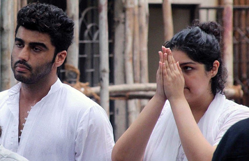 अपने मां की मौत का दर्द झेलने को लेकर अर्जुन कपूर ने एक इंटरव्यू में बताया था कि, 'मैंने मां की मौत के 6 साल बाद तक घर में उनका कमरा नहीं खोला। मैं और बहन अंशुला हिम्मत ही नहीं जुटा पाते थे।'