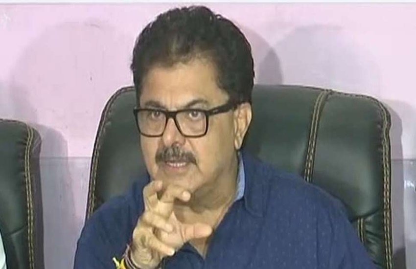 Ashoke Pandit, rahul gandhi, barkha dutt, rana ayyub, ashoke pandit tweet on barkha dutt, ashoke pandit twitter, Film Director Ashoke Pandit, barkha dutt praising rss workers, covid 19, covid 19, coronavirus, FimMaker Ashoke Pandit slams barkha dutt, barkha dutt twitter, barkha dutt troll by ashoke pandit, बरखा दत्त अशोक पंडित, Ashoke padnit film, barkha dutt on CAA, CAA Protest, CAA Anti Protest, barkha dutt, barkha dutta ashoke pandit, Corona Patient, Corona Virus Maharashtra,