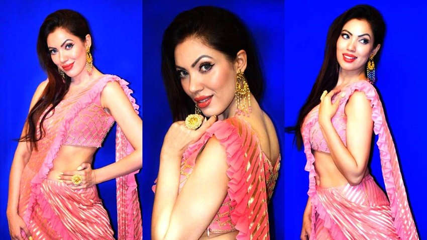 तारक मेहता में बबीता जी का किरदार निभा रही हैं मुनमुन दत्ता। मुनमुन दत्ता मुंबई एक्स्प्रेस और हॉलीडे जैसी फिल्मों में काम कर चुकी हैं। हॉलीडे में तो उन्होंने अक्षय कुमार के साथ काम किया है। इन एक्टर्स के अलावा टीवी के कई अन्य मशहूर एक्टर्स हैं जिन्होंने बड़े स्टार्स के साथ फिल्में तो कीं लेकिन उन्हें पहचान मिली उनके टीवी किरदार से।