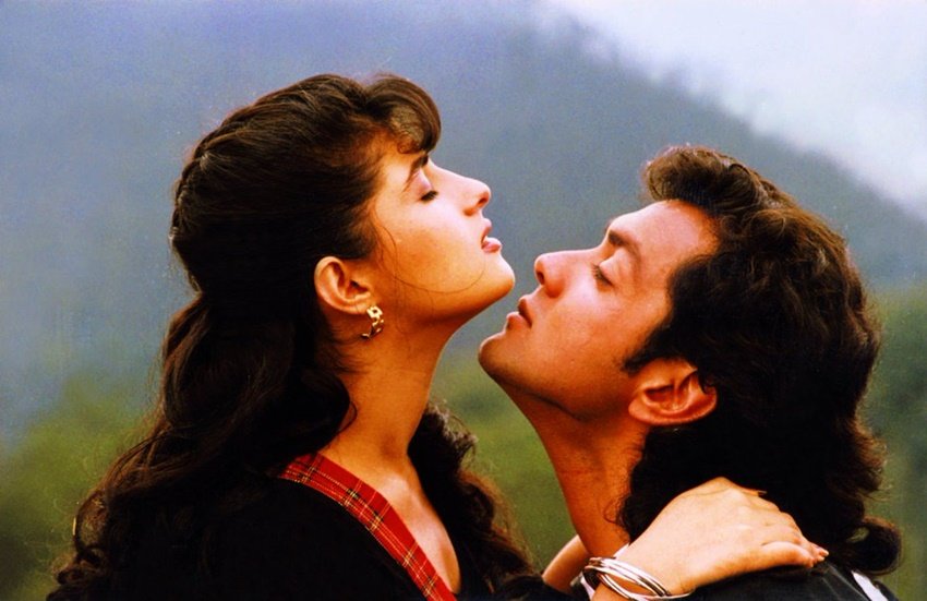 साल 1995 में बॉबी देओल और ट्विंकल खन्ना ने फिल्म बरसात से एक साथ बॉलीवुड में डेब्यू किया था। फिल्म सुपरहिट रही। दोनों को बतौर जोड़ी भी खूब सराहा गया। मगर पता नहीं क्यों ये दोनों कलाकार दोबारा कभी एक साथ फिल्म में नजर नहीं आए।