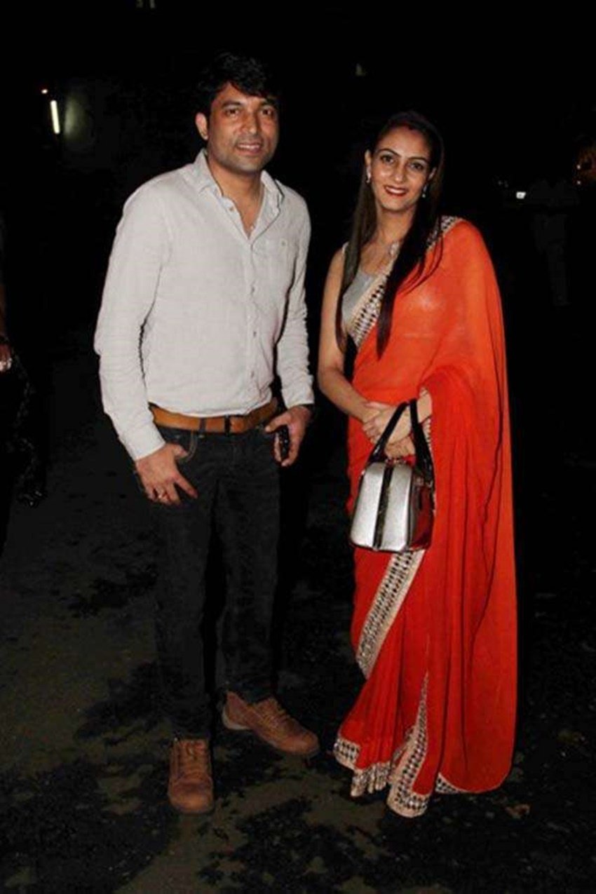 चंदन प्रभाकर की पत्नी का नाम नंदिनी खन्ना है। नंदिनी ने एमए किया है। वह हाउस वाइफ हैं।