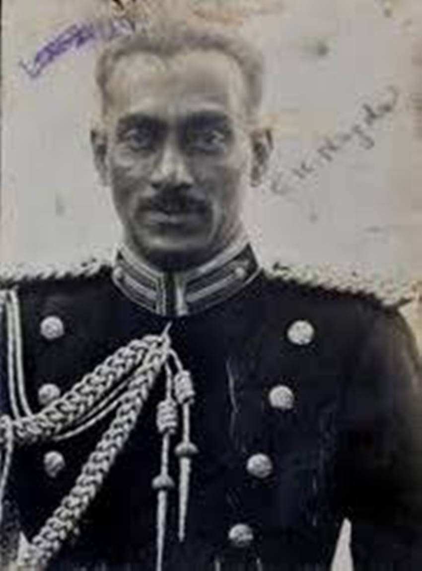 भारतीय टीम के पहले कप्तान कर्नल सीके नायुडू 1923 में होल्कर राजा के न्योते पर इंदौर पहुंचे थे। इस दौरा उन्हें कर्नल की रैंक से नवाजा गया था। लेफ्टिनेंट कर्नल हेमू सेना के जांबाज ऑफिसर होने के साथ-साथ भारतीय टीम के शानदार बल्लेबाज भी थे। कर्नल हेमू का टेस्ट करियर दूसरे विश्व युद्ध के कारण देर से शुरू हुआ था। उन्होंने 29 साल की उम्र में अपने करियर की शुरुआत की। हेमू अधिकारी ने 21 टेस्ट मैच की 36 पारियों में 872 रन बनाए।  हेमू अधिकारी वेस्टइंडीज के खिलाफ टेस्ट शतक लगाने वाले पहले भारतीय बल्लेबाज थे।