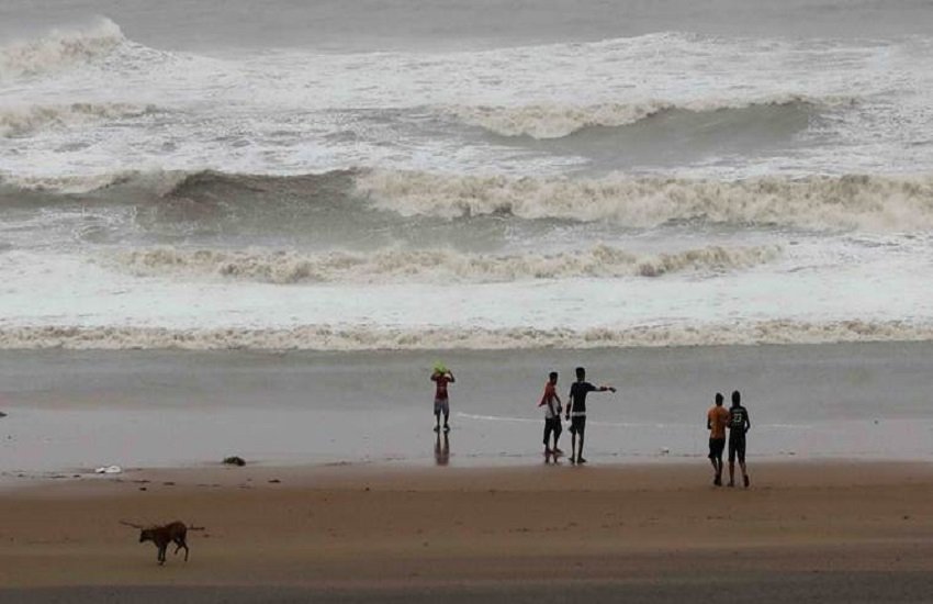 Weather Forecast Report, Cyclone Amphan LIVE: चक्रवाती तूफान अम्फान अगले 12 घंटे में खतरनाक रूप ले सकता है।