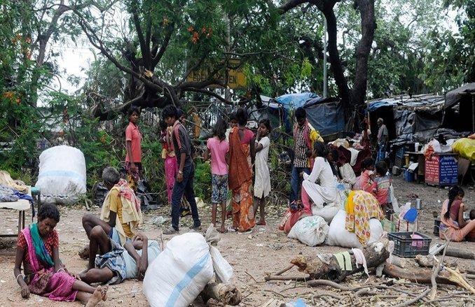 कोलकाता में दो राजनीतिक गुटों में जबर्दस्त मारपीट, बिजली नहीं आने पर TMC विधायक की पिटाई, सिर पर दे मारी ईंट