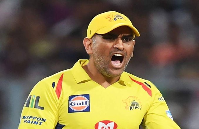 आउट होने पर MS Dhoni गुस्से में बल्ला फेंक ड्रेसिंग रूम चले गए थे, इरफान पठान ने 14 साल बाद खोला राज