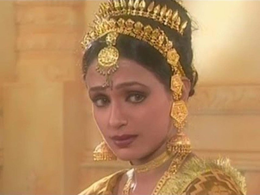 चंद्रप्रकाश द्विवेदी के सीरियल 'एक और महाभारत' में अश्विनी कालसेकर द्रौपदी बनी थीं।