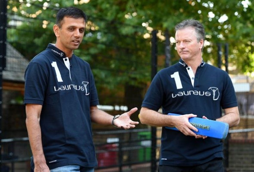 Rahul Dravid - Steve Waugh: राहुल द्रविड़ और स्टीव वॉ के बीच भी शानदार दोस्ती है। दोनों ही क्रिकेटर अपने शांत स्वभाव और तेज दिमाग के लिए जाने जाते हैं। शायद इसीलिए दोनों के बीच इतनी ज्यादा बनती भी है।