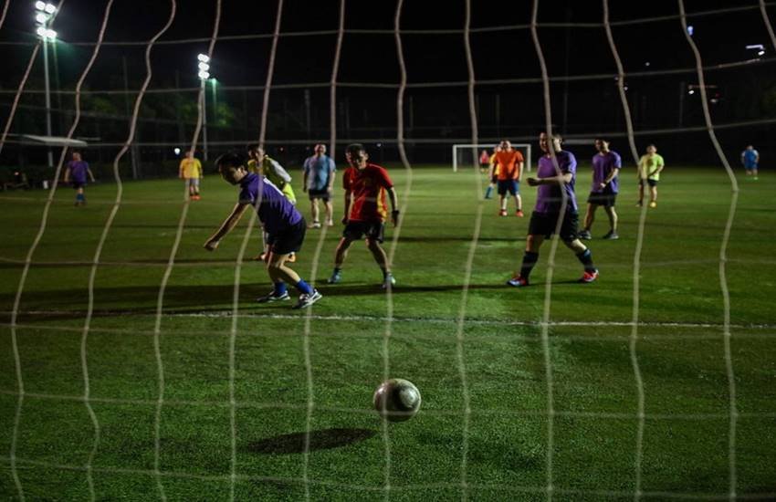 वुहान के मैदानों में शुरू हुआ फुटबॉल खिलाड़ियों का अभ्यास वुहान के मैदानों में शुरू हुआ फुटबॉल खिलाड़ियों का अभ्यास