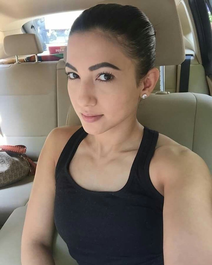 मशहूर एकट्रेस गौहर खान ने साल 2009 में अपना नाम बदला था। दरअसल गौहर ने अंग्रेजी में Gauhar को Gauahar कर लिया। अब इसे किस्मत ही कहेंगे कि नाम बदलने के बाद उन्हें बिग बॉस का ऑफर मिला और वह शो की विनर भी बनीं।