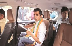 Lockdown4.0: BJP सांसद गौतम गंभीर के पिता की SUV पर चोरों ने किया हाथ साफ, तफ्तीश शुरू