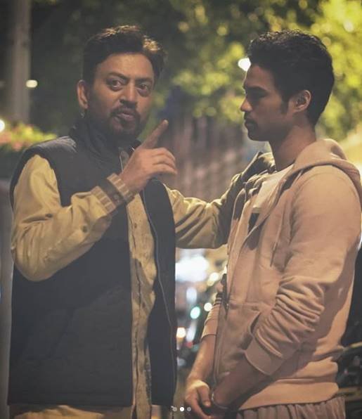 Irrfan Khan, Irrfan Khan photo viral, Irrfan Khan dies, Irrfan Khan son babil khan, babil khan instagram, इरफान खान, इरफान खान की हुई मौत, बाबिल खान