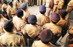 झारखंड: चोरी के आरोपी को जेल भेजने के बजाए बना लिया थाने का नौकर, पुलिस की सफाई- सुधारने के लिए किया