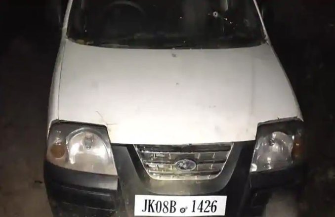 पुलवामा जैसा हमला करने की फिराक में थे आतंकी, 45 किलो विस्फोटक से लदी कार को पुलिस ने दबोचा, फिर कराया ब्लास्ट