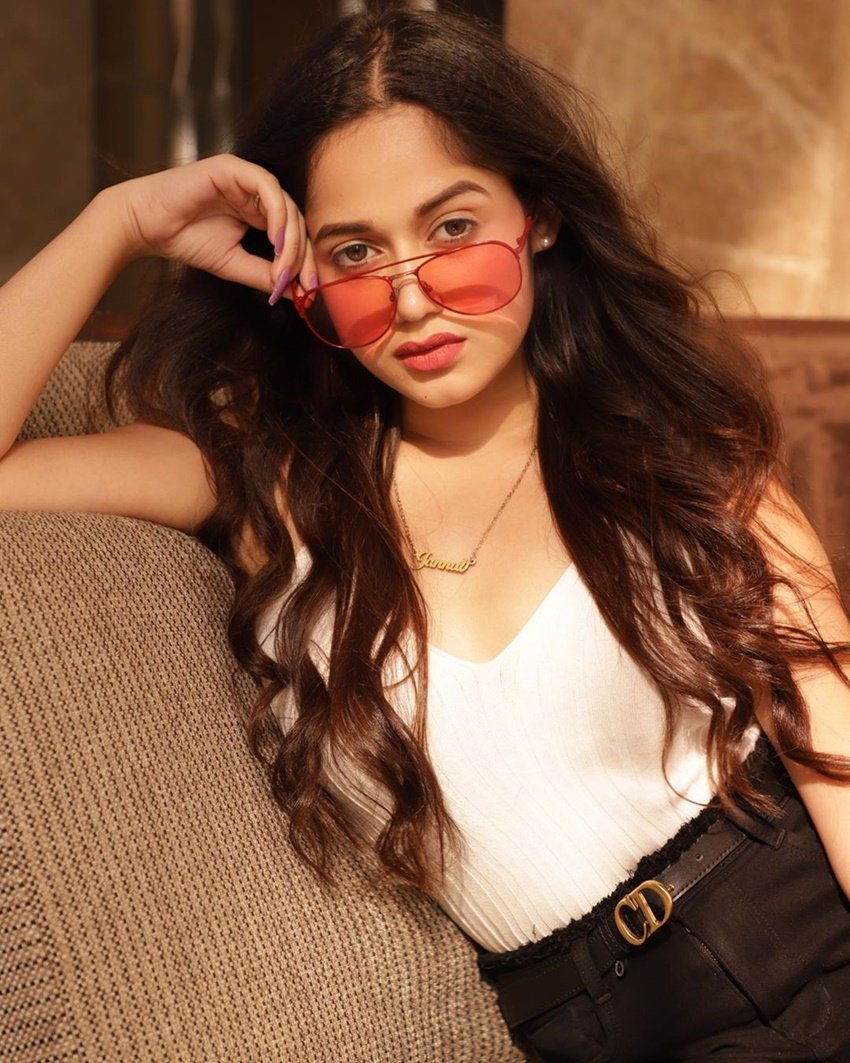 Jannat Zubair: Tik Tok पर जन्नत जुबैर के करीब 26 मिलियन फॉलोअर्स हैं। इंटरनेट पर मौजूद कुछ रिपोर्ट्स की मानें तो जन्नत का नेटवर्थ 1 मिलियन डॉलर के करीब है। जन्नत हर टिकटॉक पर एक स्पॉन्सर्ड पोस्ट का करीब डेढ़ लाख रुपए लेती हैं। जन्नत भी एक्टर हैं। वह तू आशिकी नाम के सीरियल से काफी मशहूर हुई हैं।