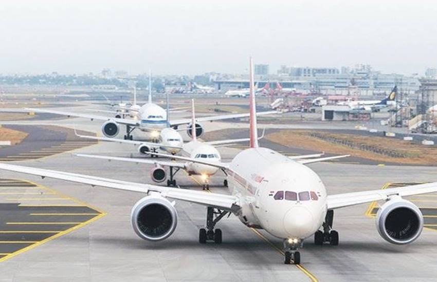  मालूम हो कि 5,000 हेक्टेयर से भी ज्यादा क्षेत्र में बनने जा रहे जेवर हवाई अड्डे की अनुमानित निर्माण लागत लगभग 30,000 करोड़ रुपए है। (सांकेतिक तस्वीर)